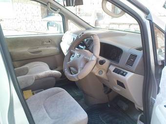 2002 Nissan Serena Pictures