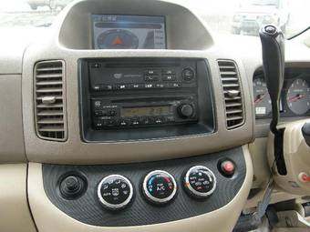 2002 Nissan Serena Pictures