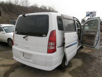 2002 Nissan Serena Photos