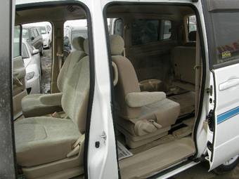 2002 Nissan Serena Pics