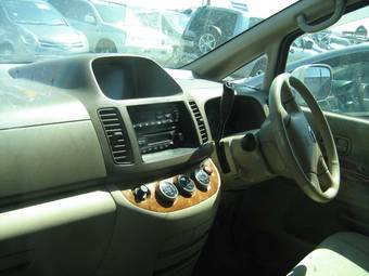 2002 Nissan Serena Photos