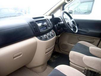 2002 Nissan Serena Pictures
