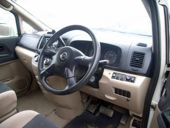 2002 Nissan Serena Photos