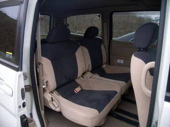 2002 Nissan Serena Photos