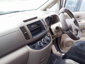 2002 Nissan Serena Pictures