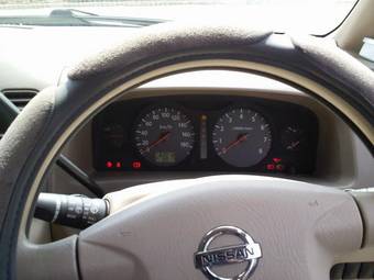 2002 Nissan Serena Pictures