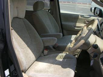2002 Nissan Serena Pics