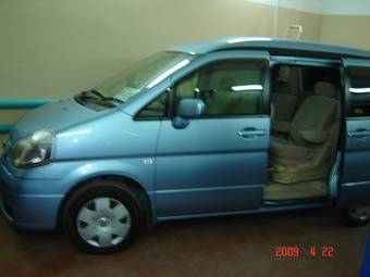 2002 Nissan Serena Pictures