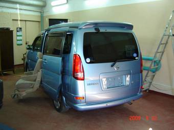 2002 Nissan Serena Pictures