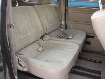 2002 Nissan Serena Pictures