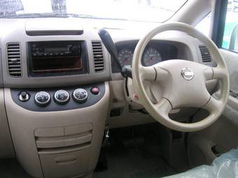 2002 Nissan Serena Pictures