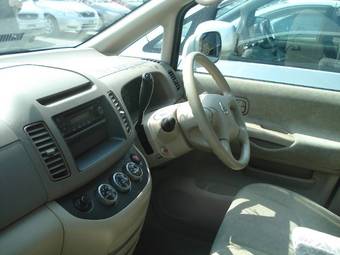 2002 Nissan Serena Photos