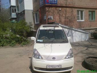 2002 Nissan Serena Photos