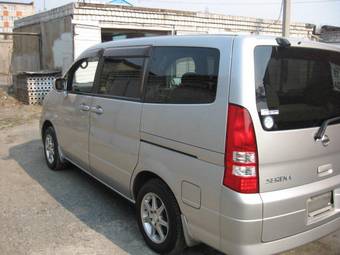 2002 Nissan Serena Pictures
