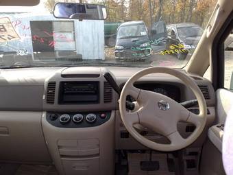 2002 Nissan Serena Pictures