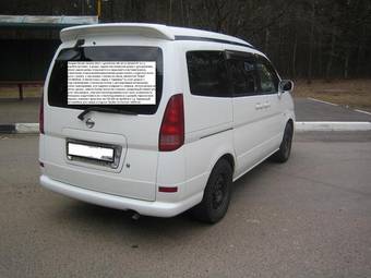 2002 Nissan Serena Photos