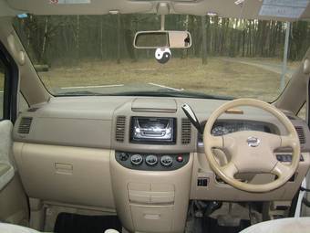 2002 Nissan Serena Pictures