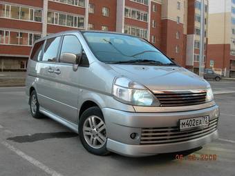 2002 Nissan Serena Photos