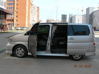 2002 Nissan Serena Pictures