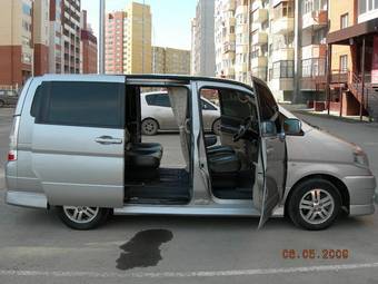 2002 Nissan Serena Photos