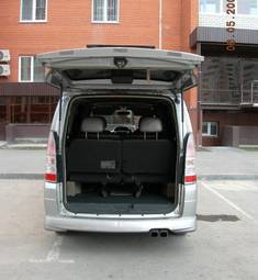 2002 Nissan Serena Pictures