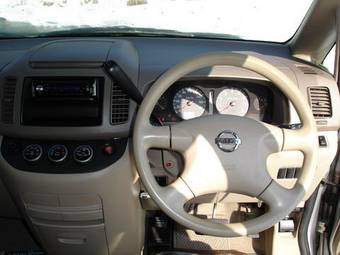 2002 Nissan Serena Pictures