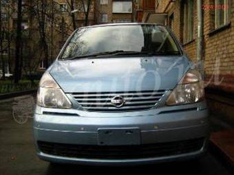 2002 Nissan Serena Photos