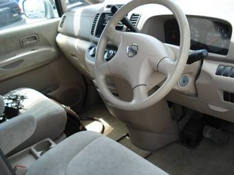 2002 Nissan Serena Pictures