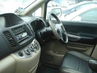 2002 Nissan Serena Pics