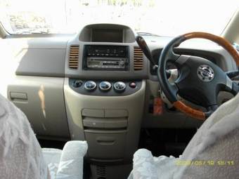 2002 Nissan Serena Pictures