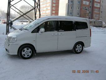 2002 Nissan Serena Photos