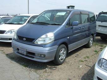 2002 Nissan Serena Photos