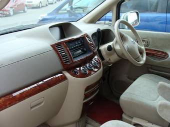2002 Nissan Serena Photos