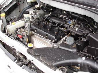 2002 Nissan Serena Images