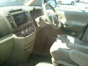 2002 Nissan Serena Photos