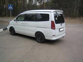 2002 Nissan Serena Pics