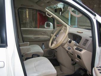 2002 Nissan Serena Pictures