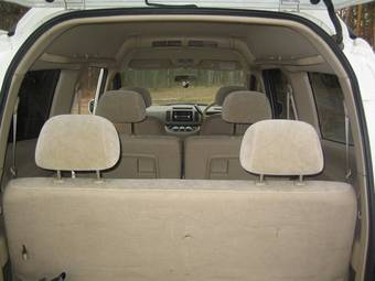 2002 Nissan Serena Photos
