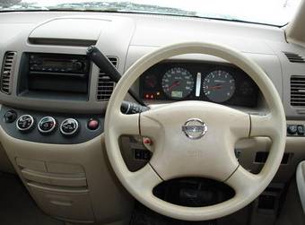 2002 Nissan Serena Photos