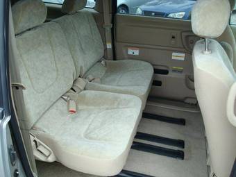 2002 Nissan Serena Photos