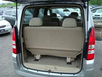 2002 Nissan Serena Photos