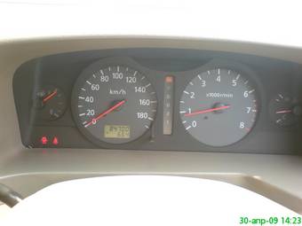 2002 Nissan Serena Photos