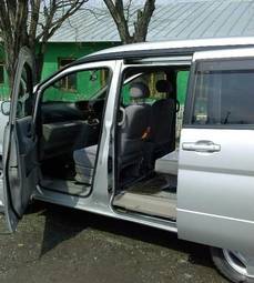 2002 Nissan Serena Photos