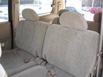 2002 Nissan Serena Photos