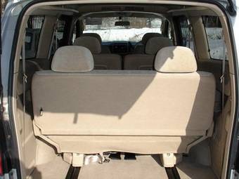 2002 Nissan Serena Photos