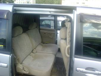 2002 Nissan Serena Photos