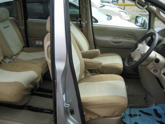 2002 Nissan Serena Images