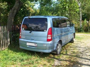 2002 Nissan Serena Photos