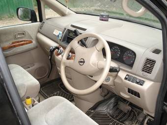 2002 Nissan Serena Photos