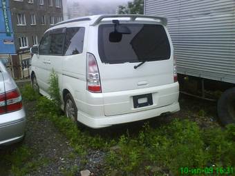 2002 Nissan Serena Photos